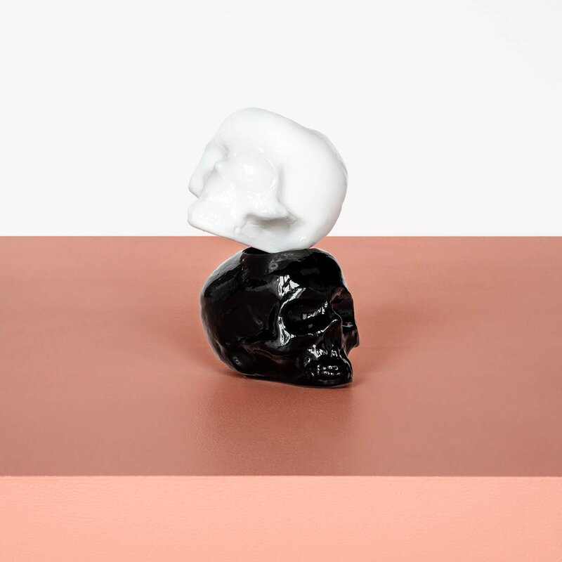 Kosta Boda Still Life skull lyslykt 8,5 cm offwhite