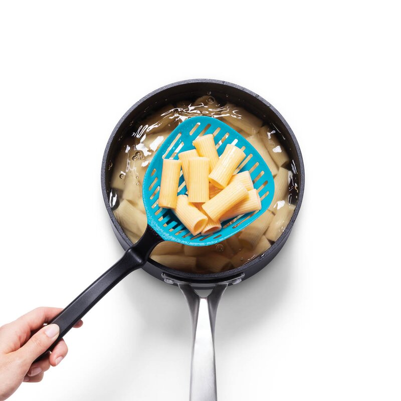 Dreamfarm Hullsleiv med vinklet håndtak 28,8 cm dreamfarm blå