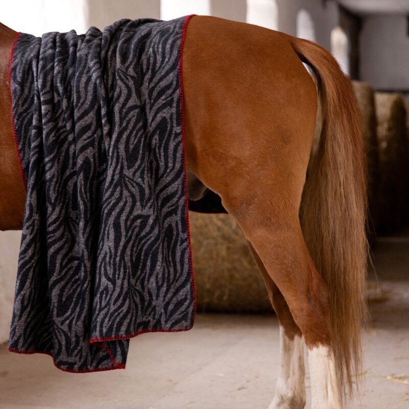 ByOn Anima pledd 200x130 cm sebra