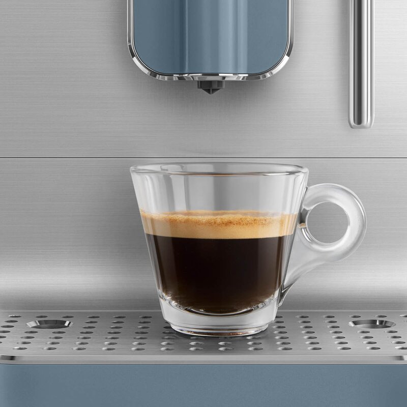 SMEG Kaffemaskin BCC12 1,4L m/melkeskummer storm blue