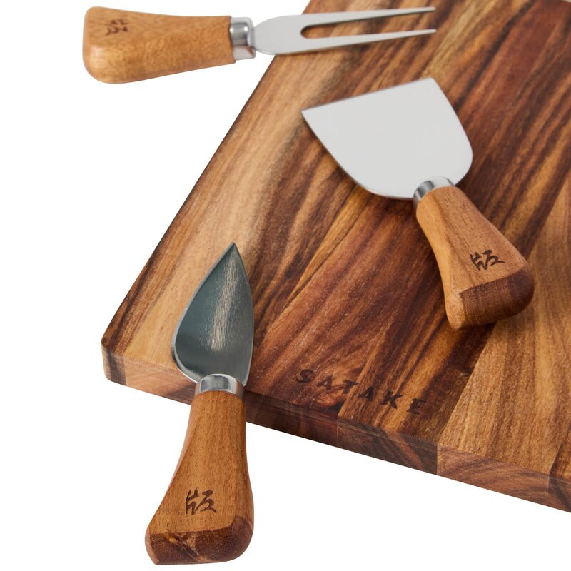 Satake Ostesett med skjærebrett og 3 kniver akasie
