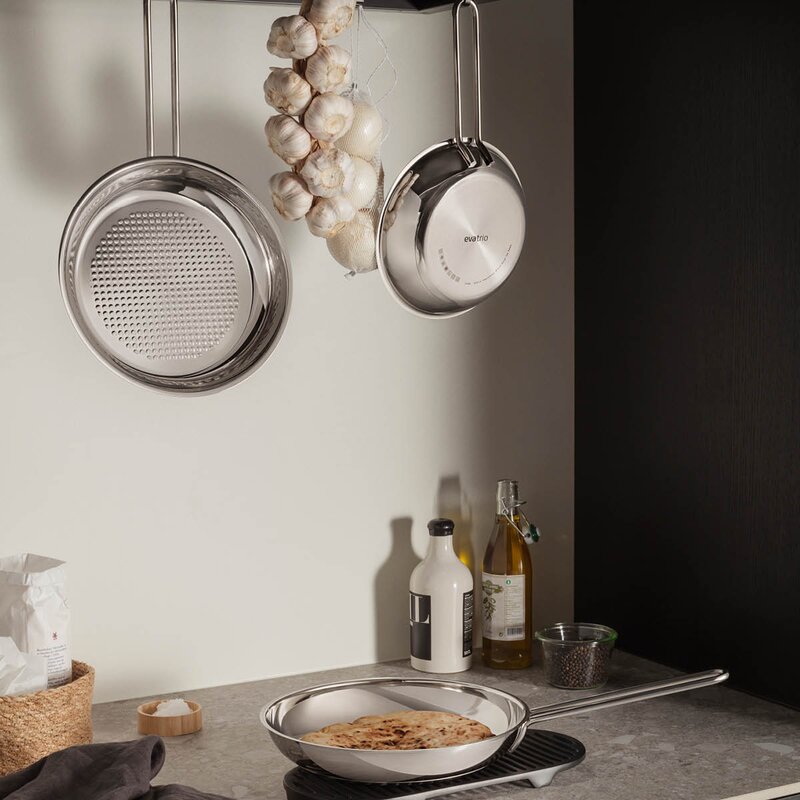 Eva Trio Stainless Steel stekepannesett 2 stk 24 cm + 28 cm honeycomb