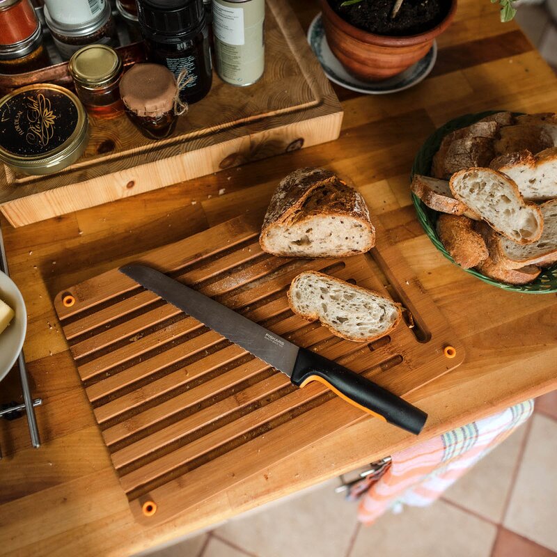 Fiskars Functional Form brødkniv 41 cm svart/rustfritt stål