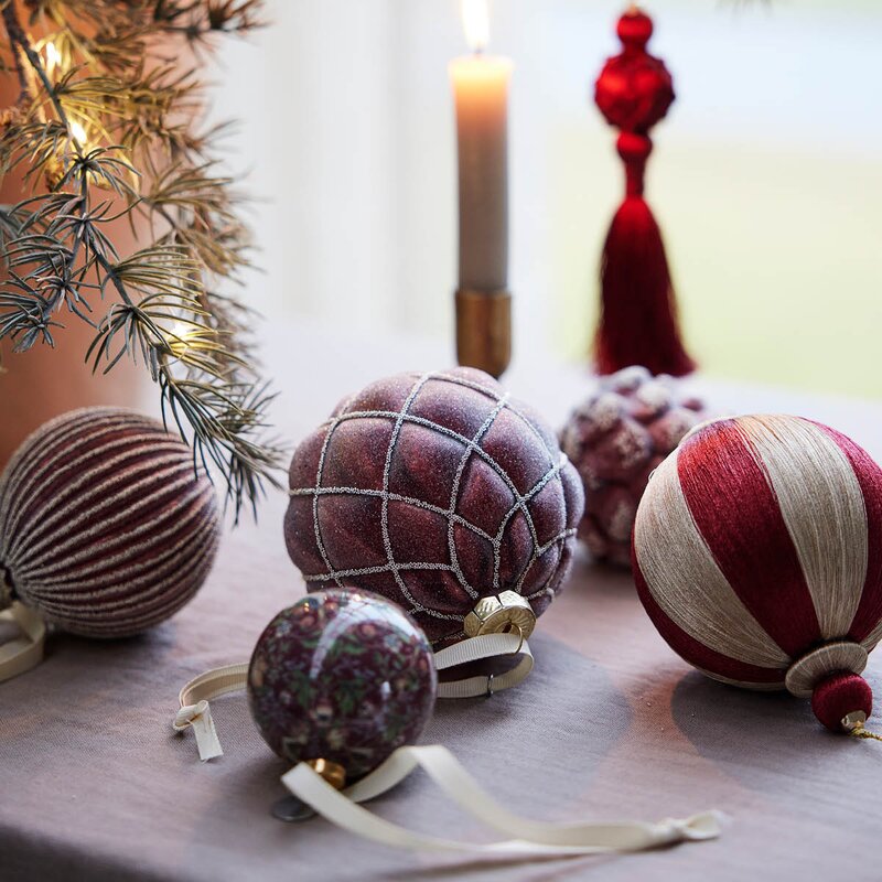 Lene Bjerre Norille juledekorasjon 8 cm mørkerød