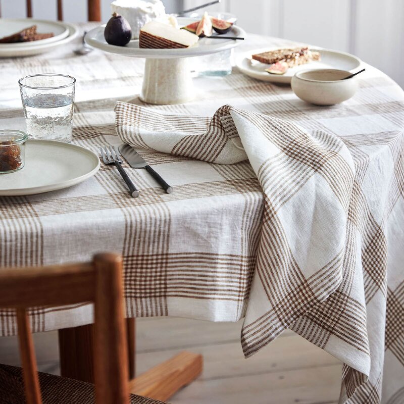 Tell Me More Odette duk i lin 145x145 cm brun