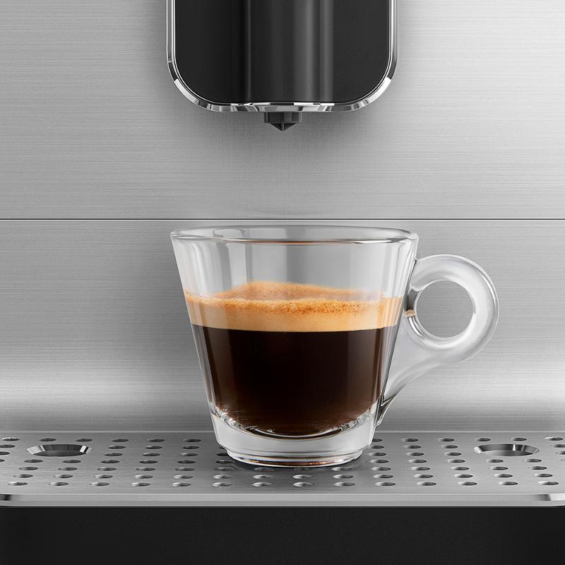 SMEG Kaffemaskin BCC01 svart