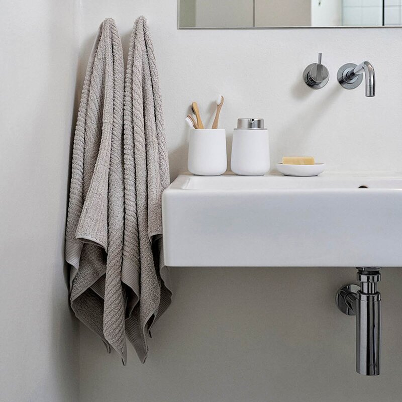 Zone Denmark Classic badehåndkle 70x140 cm lys grå