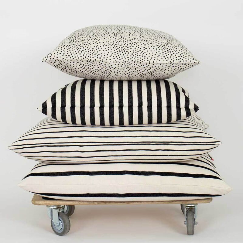 A World of Craft Fleck putetrekk 50x50 cm svart/offwhite