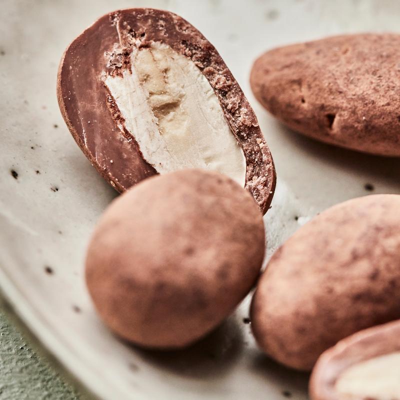 Nicolas Vahé Sjokladetrukne mandler kakao