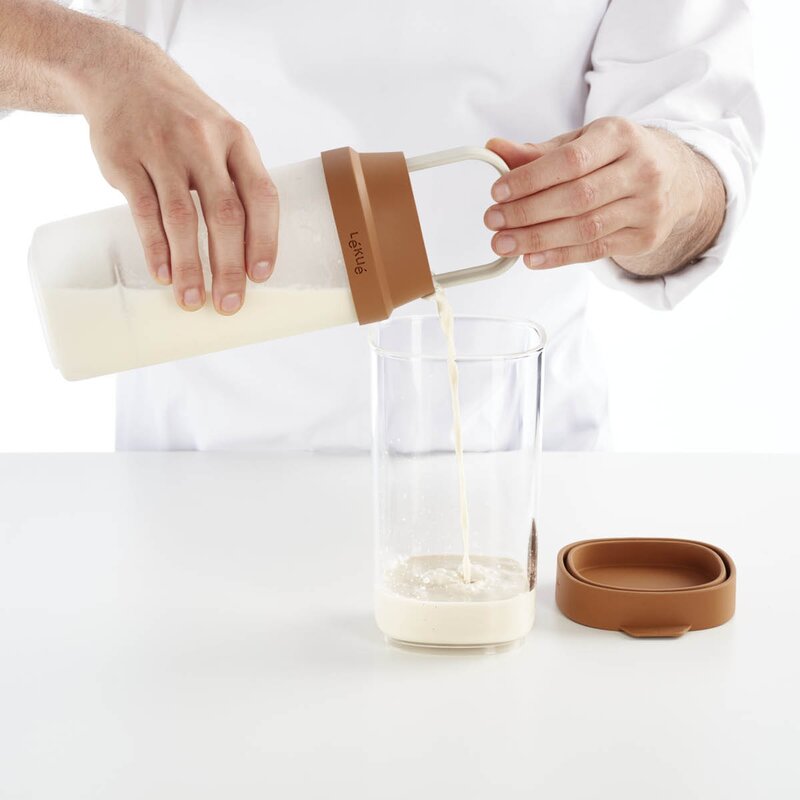 Lékué Produksjonsbeholder for plantebasert drikke 1 L terrakotta/klar