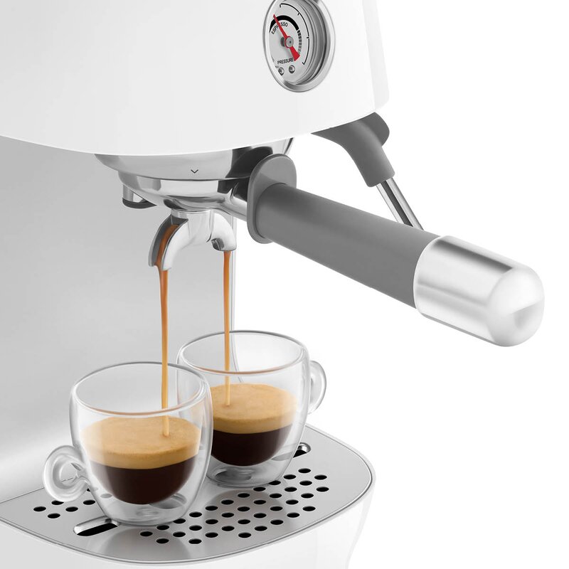 SMEG Manuell espressomaskin med Cold Brew ECF03 hvit