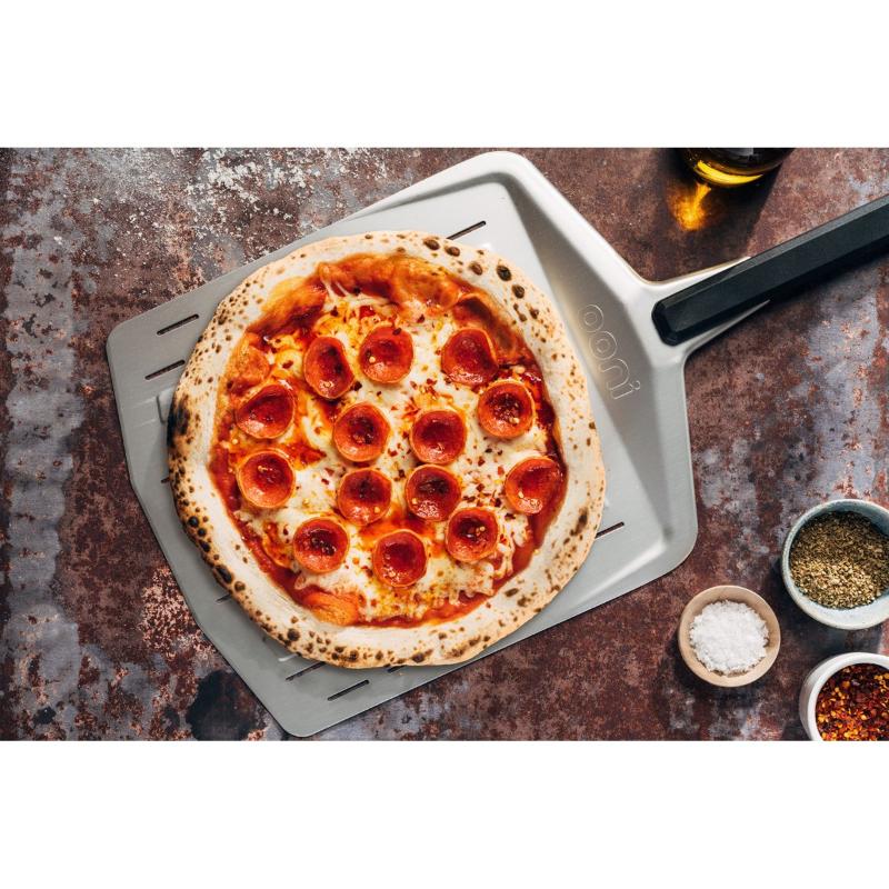 Ooni Pizzaspade m/perforert blad 70 x 35,6 cm