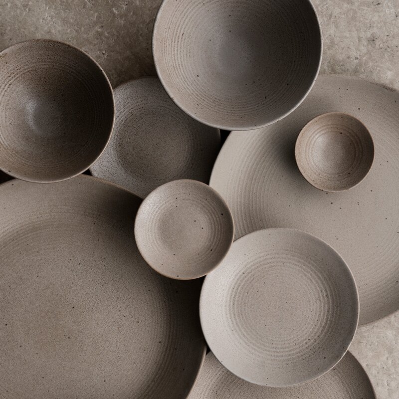 Blomus Kumi middagstallerken 26 cm lys brun