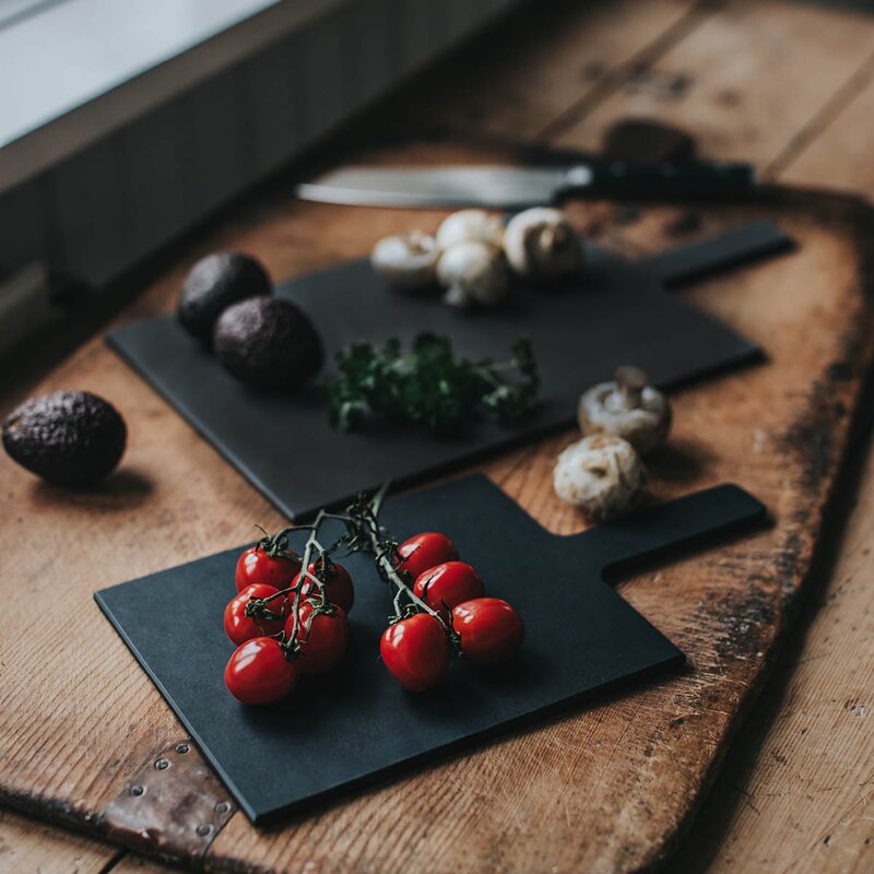 Dorre Selda serverings- og skjærebrett i furu 34 cm grå