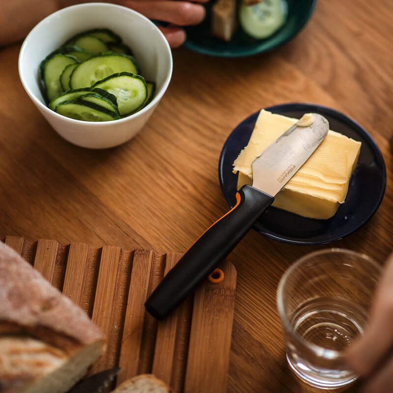 Fiskars Functional Form smørkniv 26 cm svart/rustfritt stål