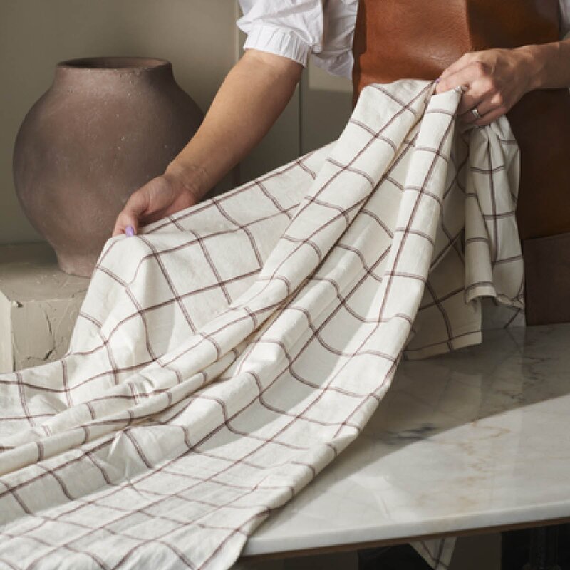 Holmen Tina duk 140x220 cm hvit/brun