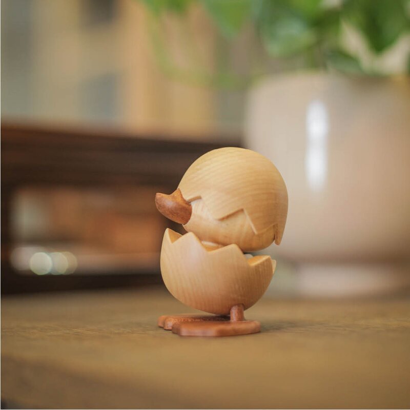 FableWood Den stygge andungen trefigur 8 cm gummitre/sapele