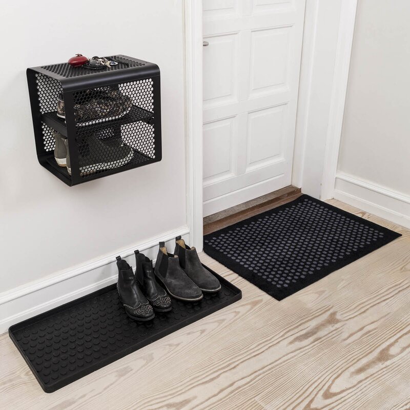 Tica Copenhagen Dot sko- og støvelbrett 88x38x3 cm svart