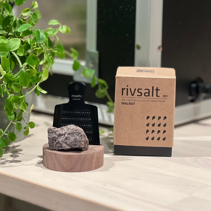 Rivsalt Rivsalt 001 med stativ i valnøtt