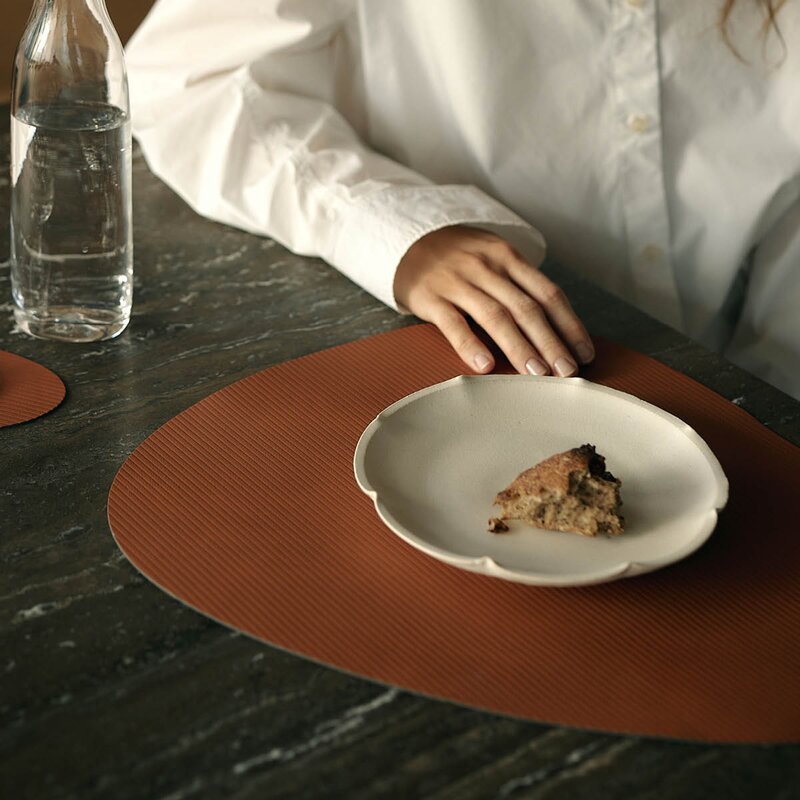 LIND DNA Curve Corduroy bordbrikke 44 cm Rust