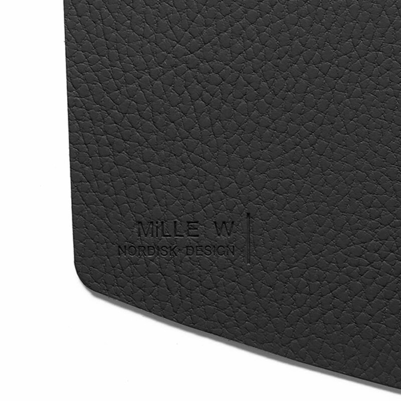 MiLLE W NORDISK DESIGN Ellips bordbrikke 45x35 cm svart