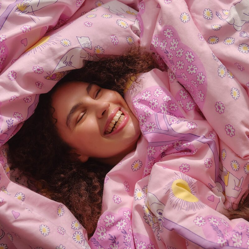 MoominArabia Mummi sengesett 140x200 cm Kjærester rosa