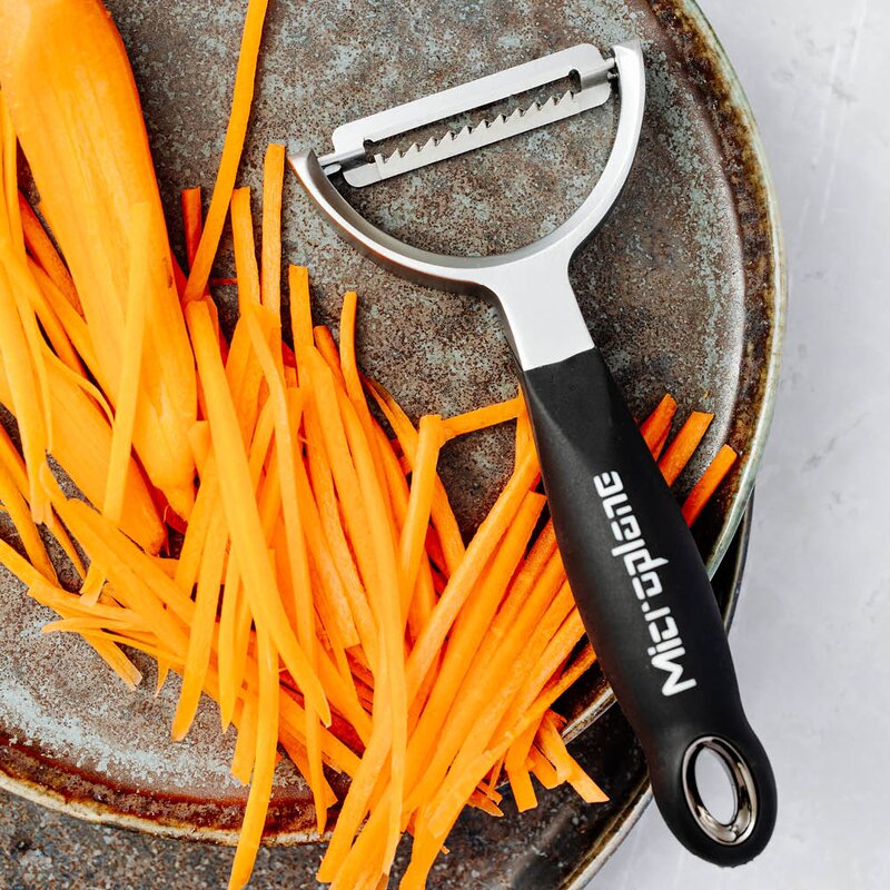 Microplane Professional Y-skreller julienne svart