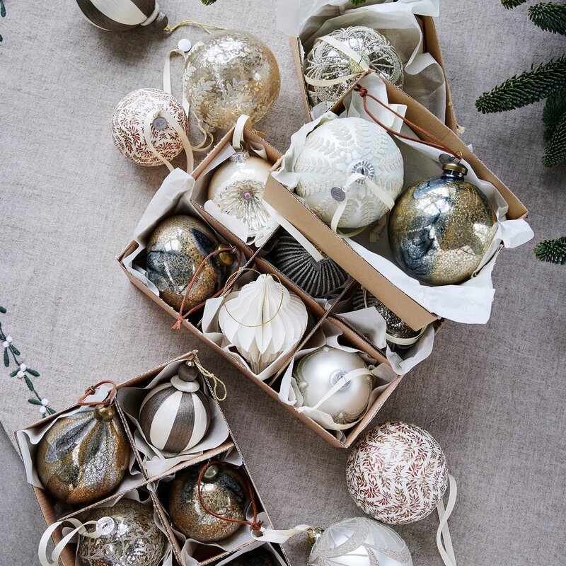 Lene Bjerre Perline juledekorasjon blad 10 cm benhvit