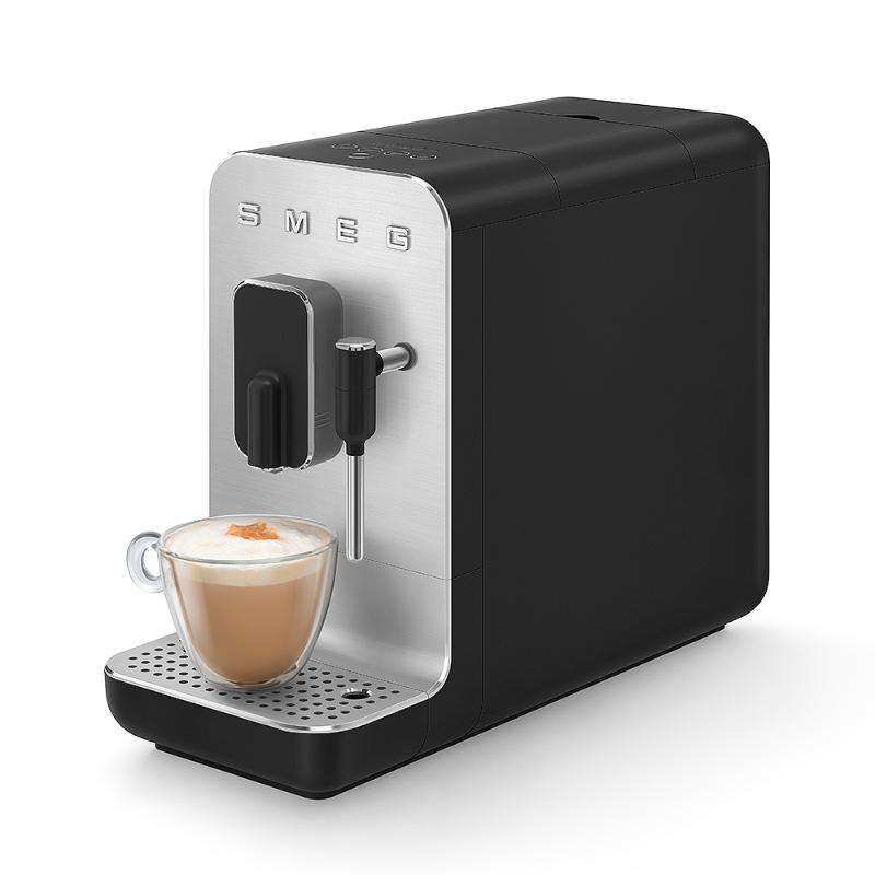 SMEG Kaffemaskin m/steam BCC02 svart