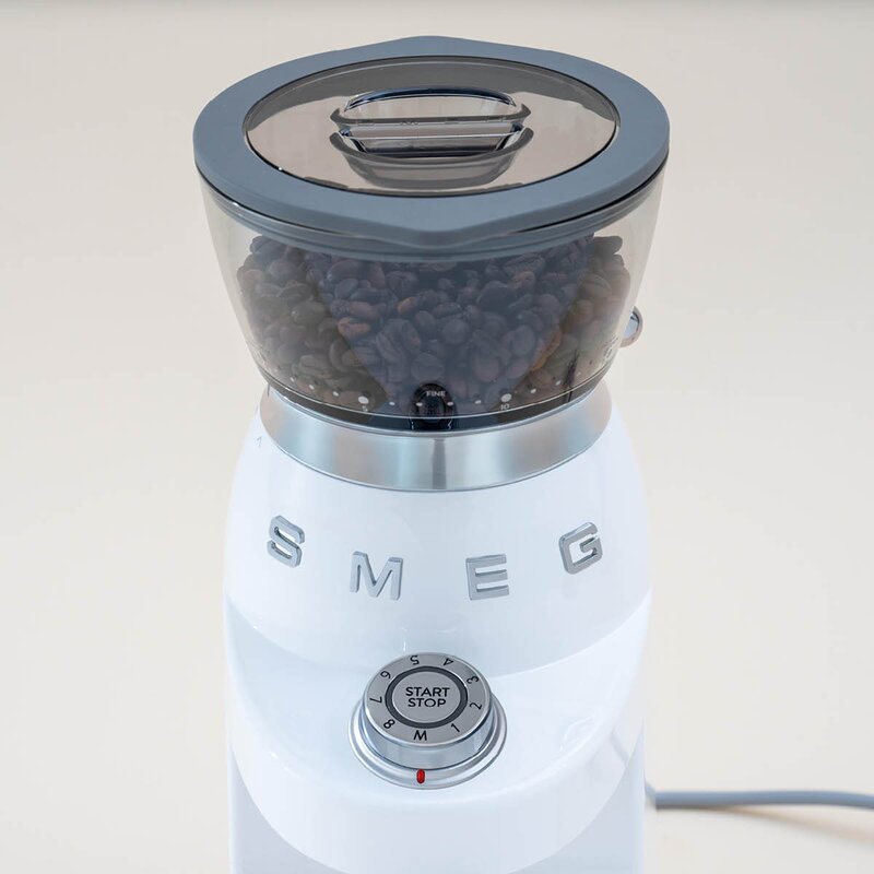 SMEG Kaffekvern CGF03 240g hvit