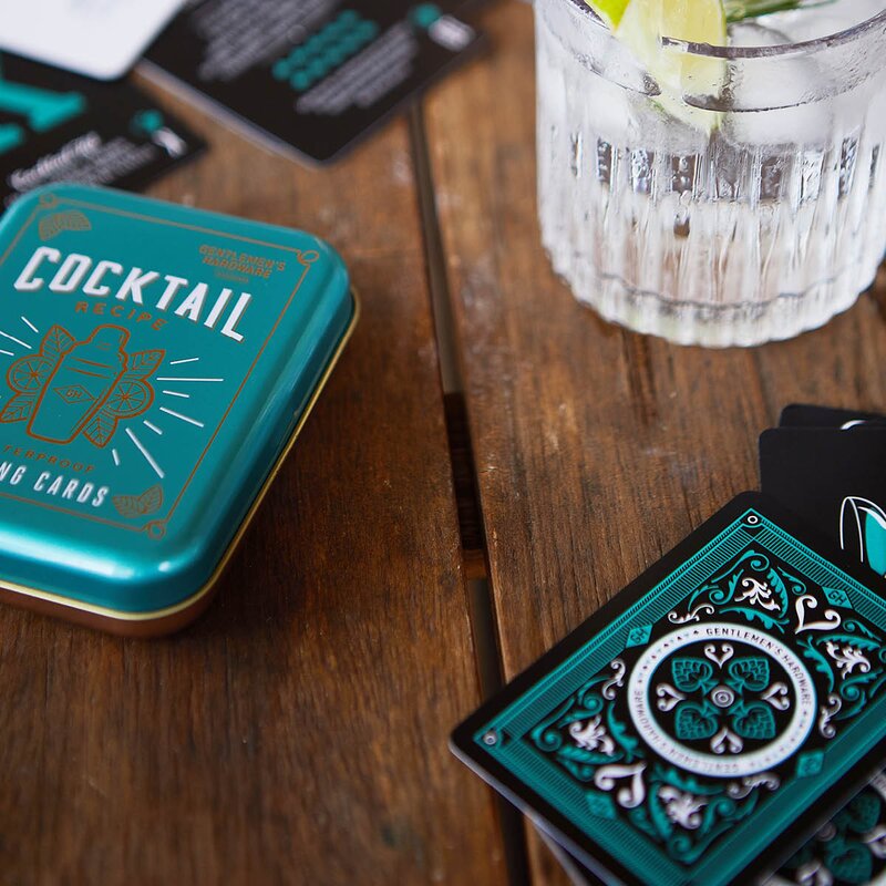 Gentlemen-s Hardware Kortstokk vannfast med etui Cocktail
