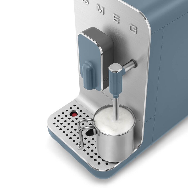 SMEG Kaffemaskin BCC12 1,4L m/melkeskummer storm blue