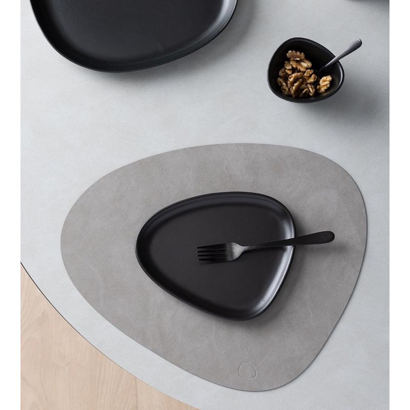 LIND dna Curve Stoneware frokosttallerken 22x19 cm svart