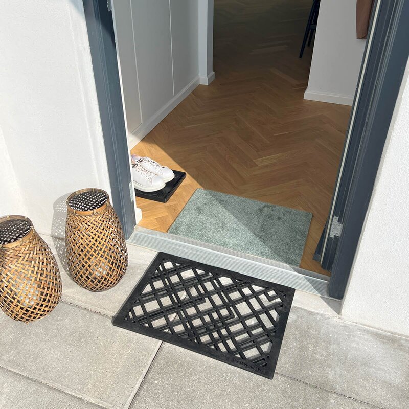Tica Copenhagen Lines dørmatte gummi 40x60x1 cm svart