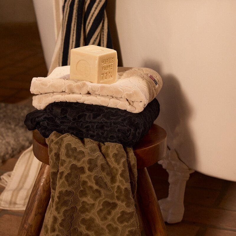 Lexington Velour Jacquard bladmønstret håndkle 100x150 cm svart