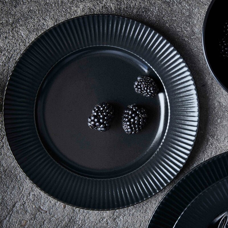 Aida Groovy stentøy middagstallerken 27 cm svart