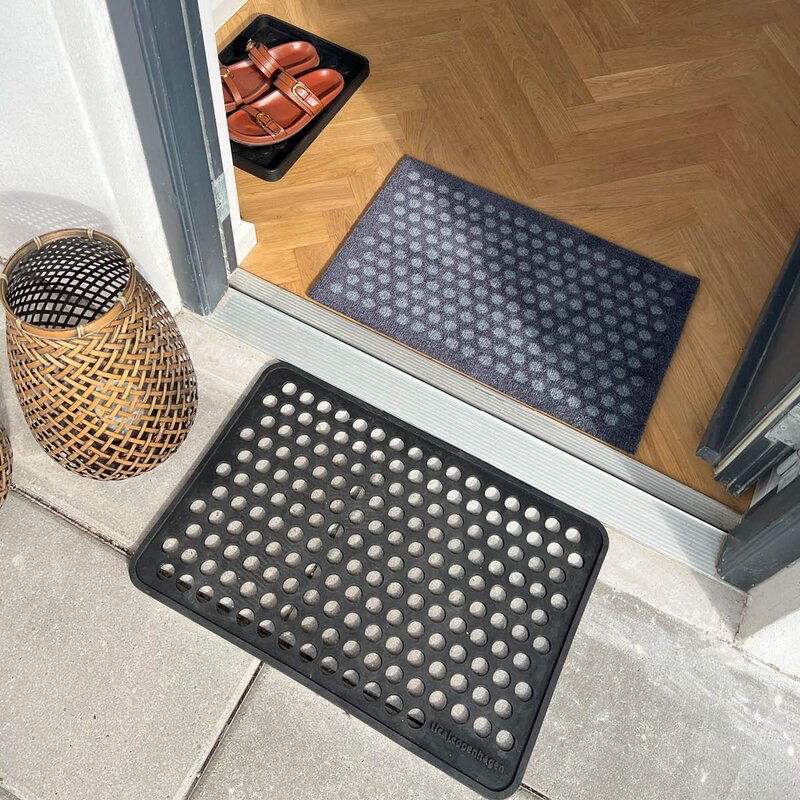 Tica Copenhagen Dot sko- og støvelbrett 28x38x3 cm svart