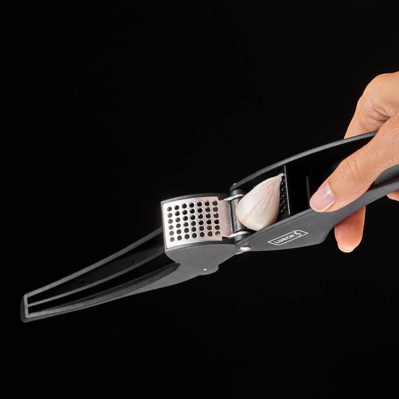 Lurch Hvitløkspresse med avskrapningsbøyle 17,5 cm svart