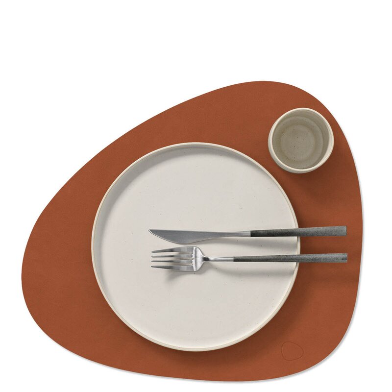 LIND DNA Curve Nupo spisebrikke 37x44 cm Rust