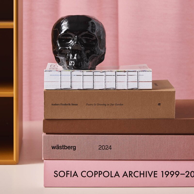 Kosta Boda Still Life skull lyslykt 8,5 cm svart