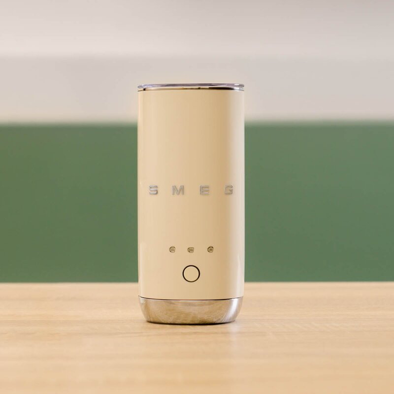 SMEG Mini-melkeskummer MFF02 180 ml krem