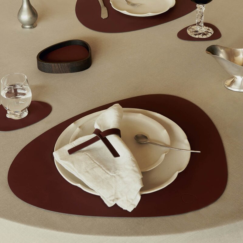 LIND DNA Nupo Curve bordbrikke 37x44 cm Burgundy