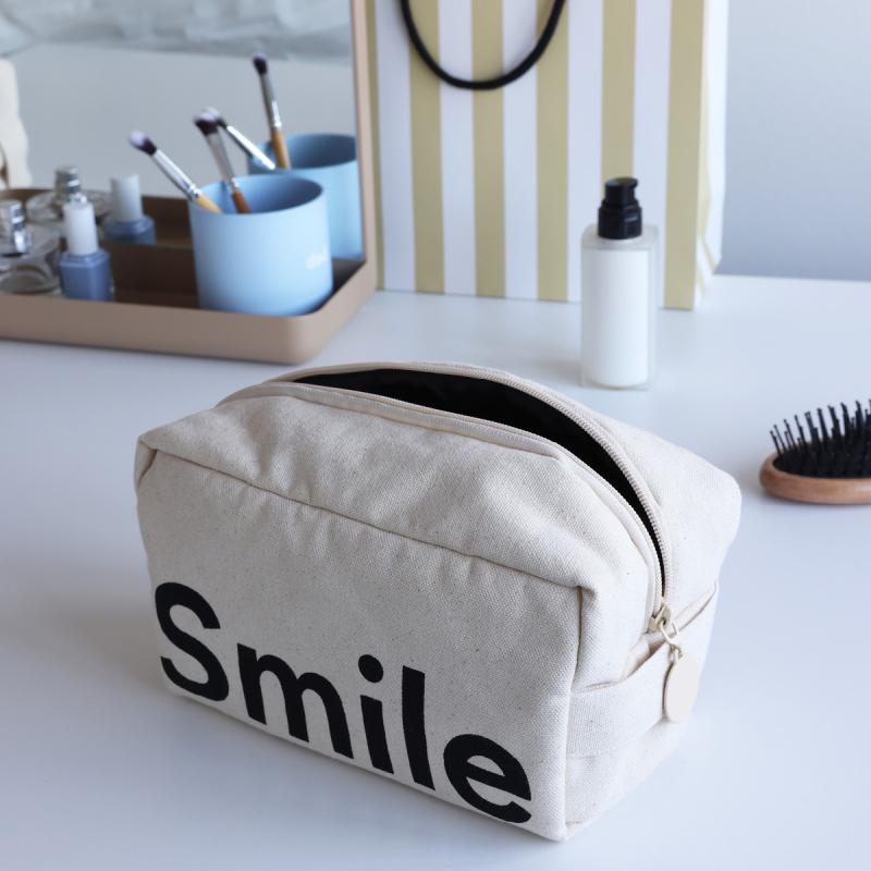 Design Letters Cavita toalettmappe smile 21x10 cm beige