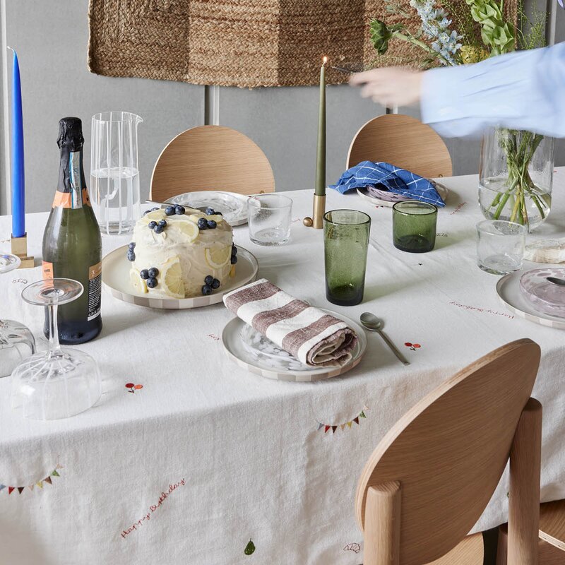 OYOY Birthday bordduk 260x140 cm offwhite