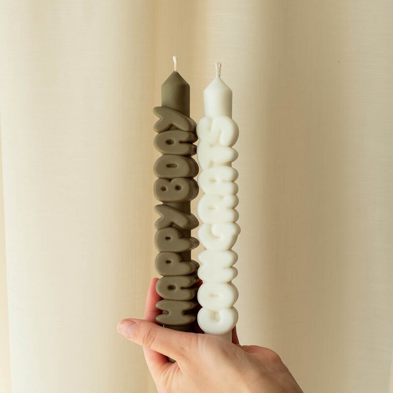 CandleHand 3D kronelys 23 cm 2 stk B-DAY olivengrønn/hvit