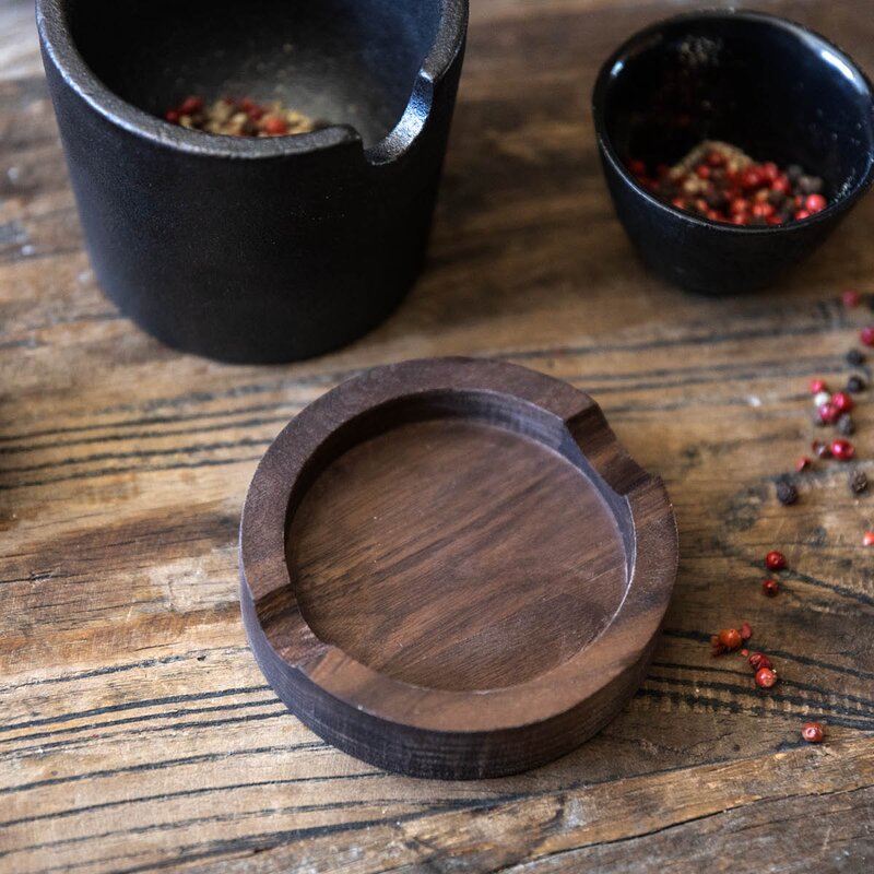 Satake Morter i støpejern medLokk i valnøtt