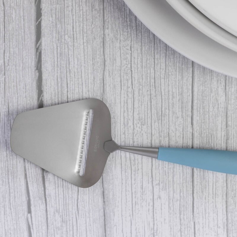 Bjørklund Ostehøvel med riller 27,5 cm tåkeblå