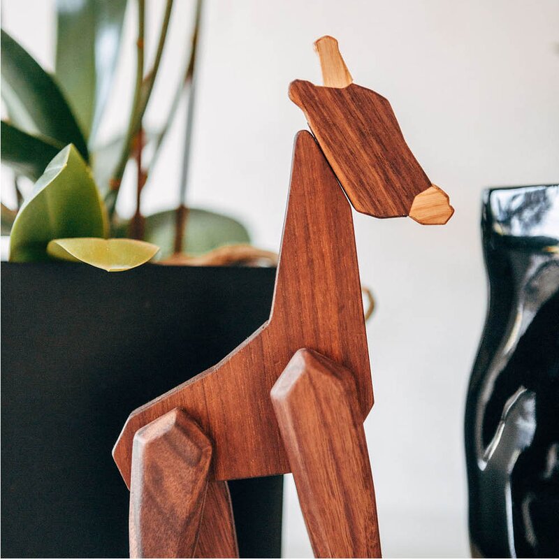 FableWood Giraff trefigur 23 cm valnøtt/ask