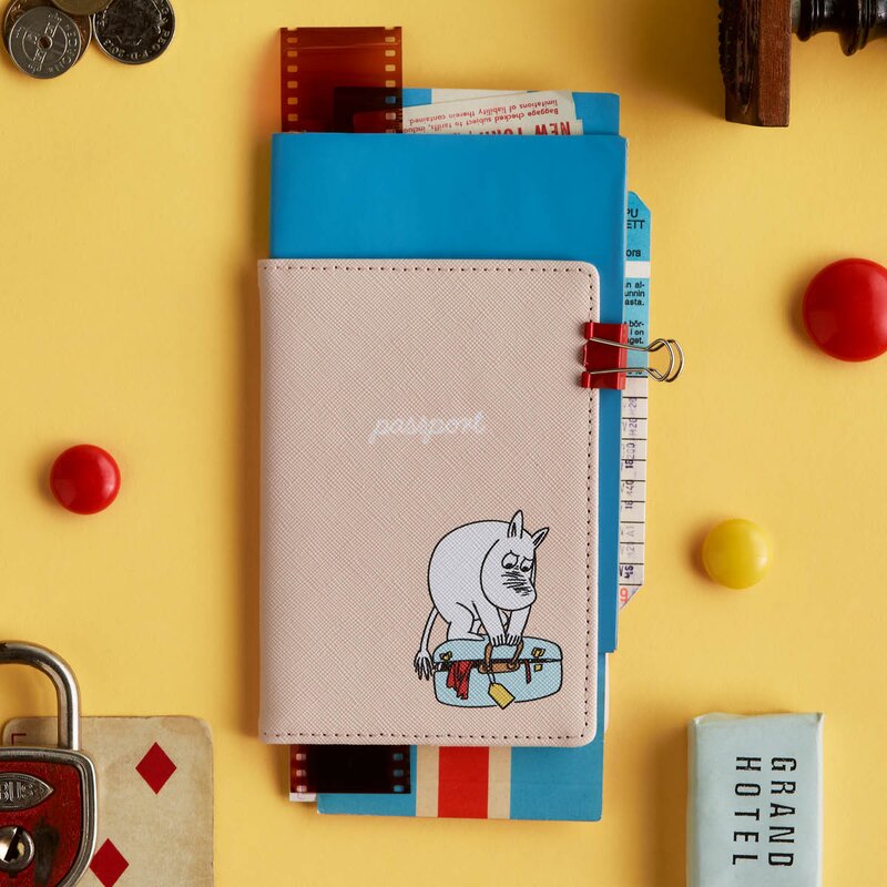 MoominArabia Mummi passomslag 15x10 cm Ferieklar