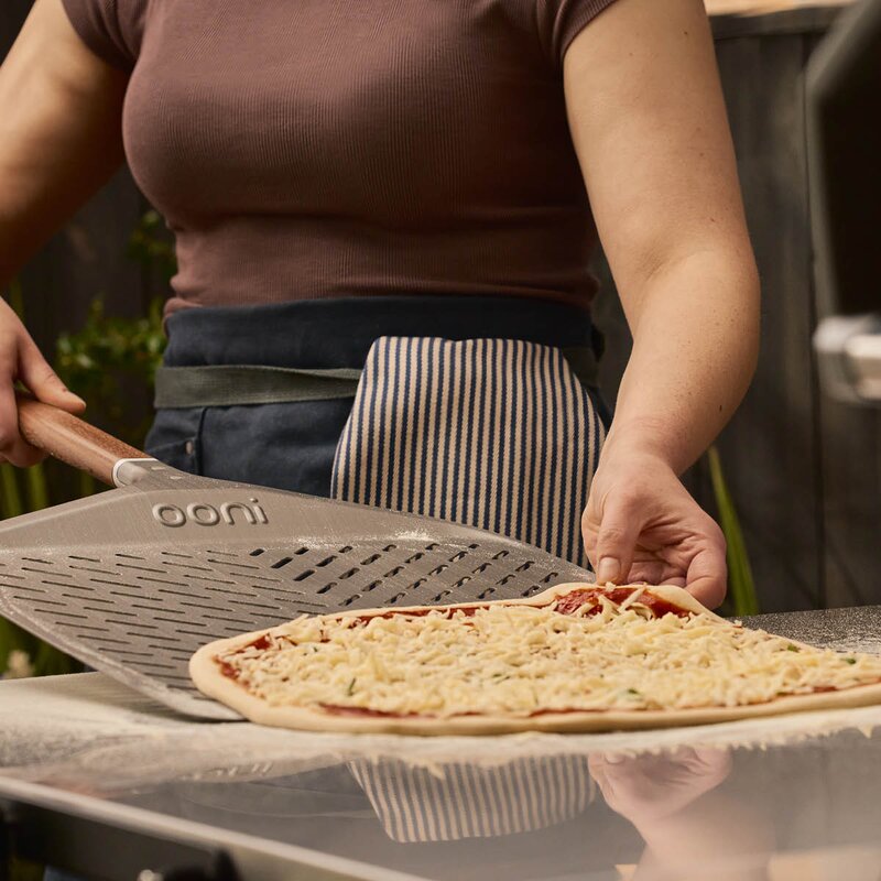 Ooni Pizzaspade perforert 36 cm valnøtt